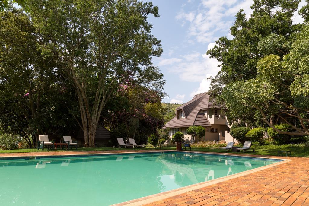 Mount Grace Hotel & Spa Magaliesburg Exterior foto The swimming pool at the hotel